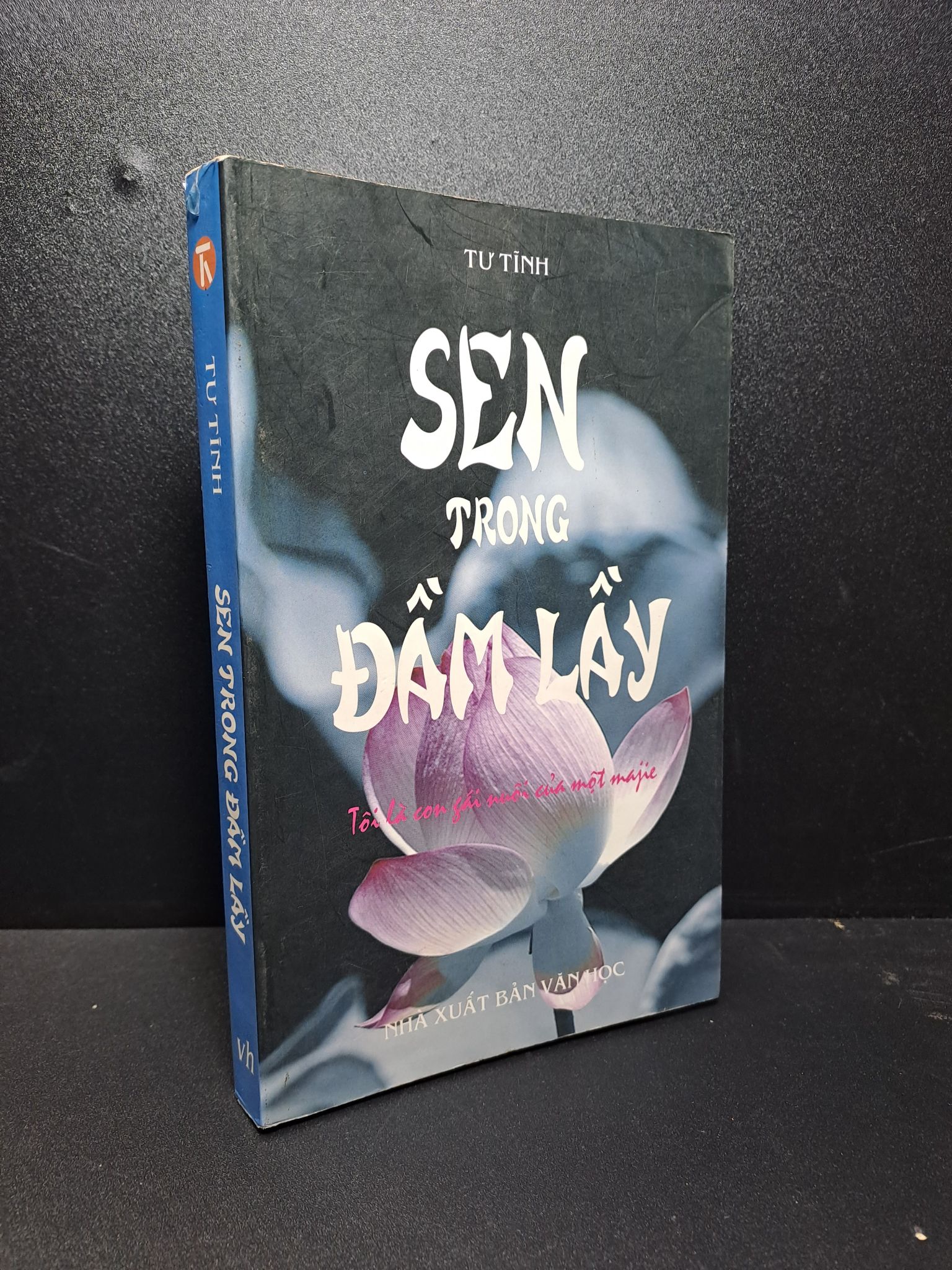 Sen trong đầm lầy Tư Tĩnh 2008 mới 80% bị ố 0809 (SL có thể đặt: 6 Cuốn) - SÁCH ĐẠI HỌC