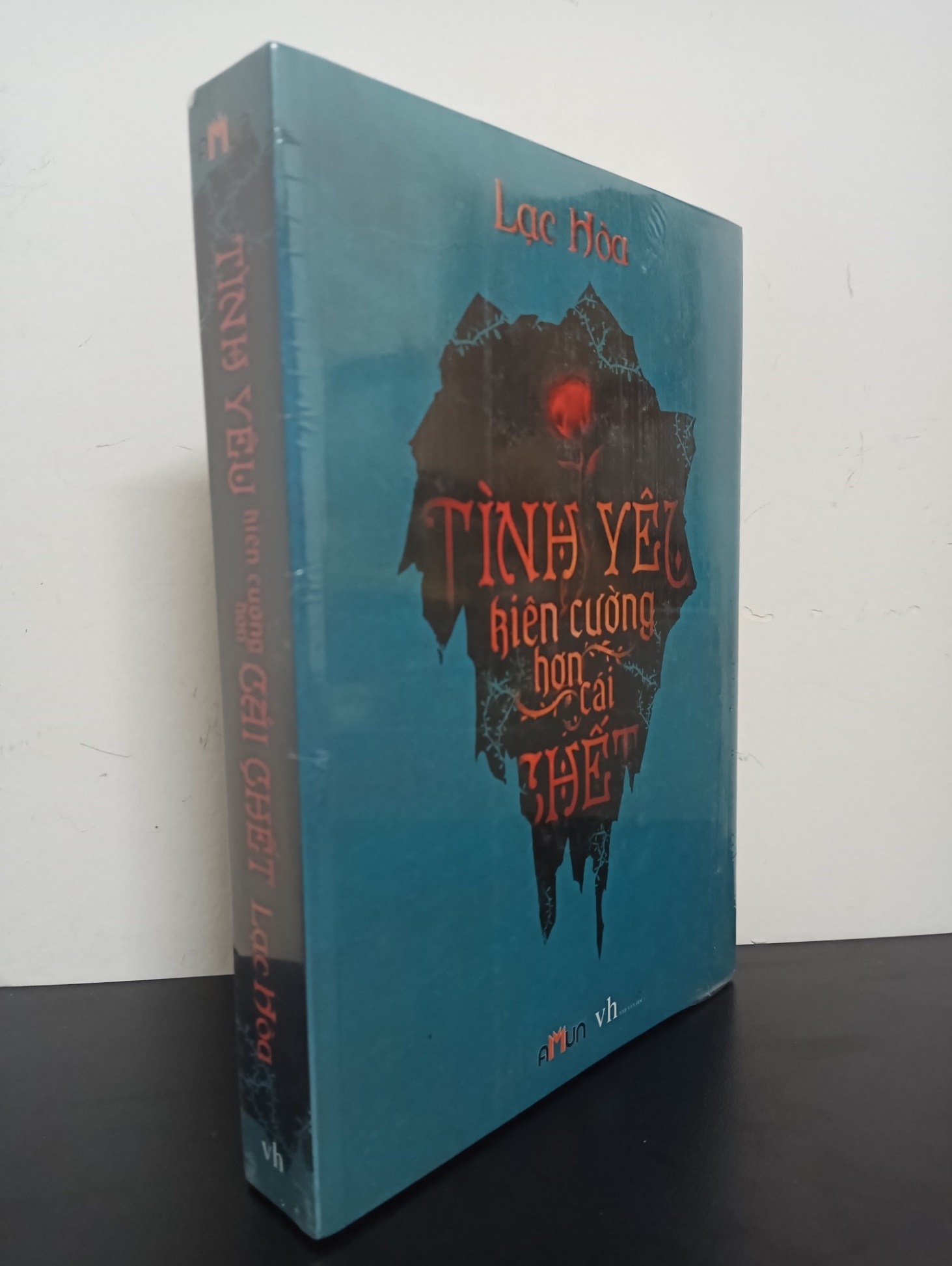 Tình Yêu Kiên Cường Hơn Cái Chết - Lạc Hòa Mới 95% 1303 (SL có thể đặt: 1 cuốn) - SÁCH ĐẠI HỌC