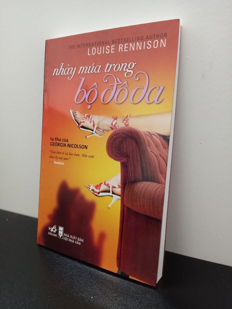 Nhảy Múa Trong Bộ Đồ Da Louise Rennison New 100% 2702 (SL có thể đặt: 1 cuốn) - SÁCH ĐẠI HỌC