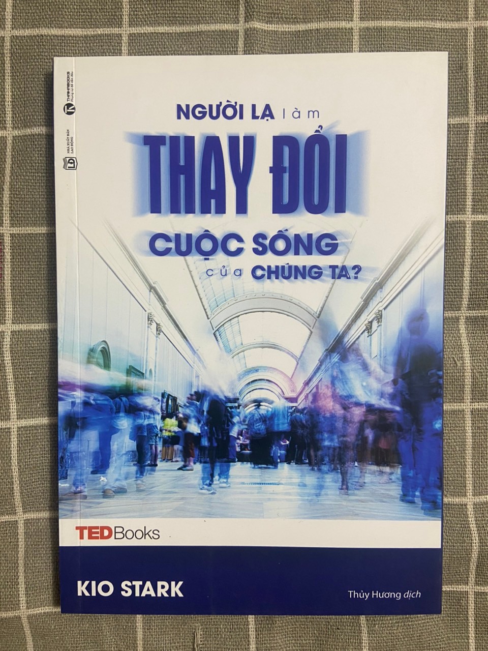 Người lạ làm thay đổi cuộc sống chúng ta? (Tedbook) Mới 90% 2017 1505 Kio Stark Sách tư duy, kỹ năng sống (SL có thể đặt: 1 Cuốn) - SÁCH ĐẠI HỌC