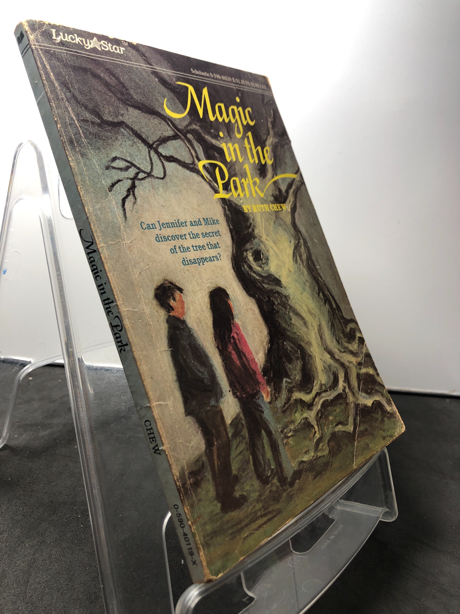 Magic in the Park mới 75% ố vàng Ruth Chew 1508 Sách ngoại văn (SL có thể đặt: 1 Cuốn) - SÁCH ĐẠI HỌC