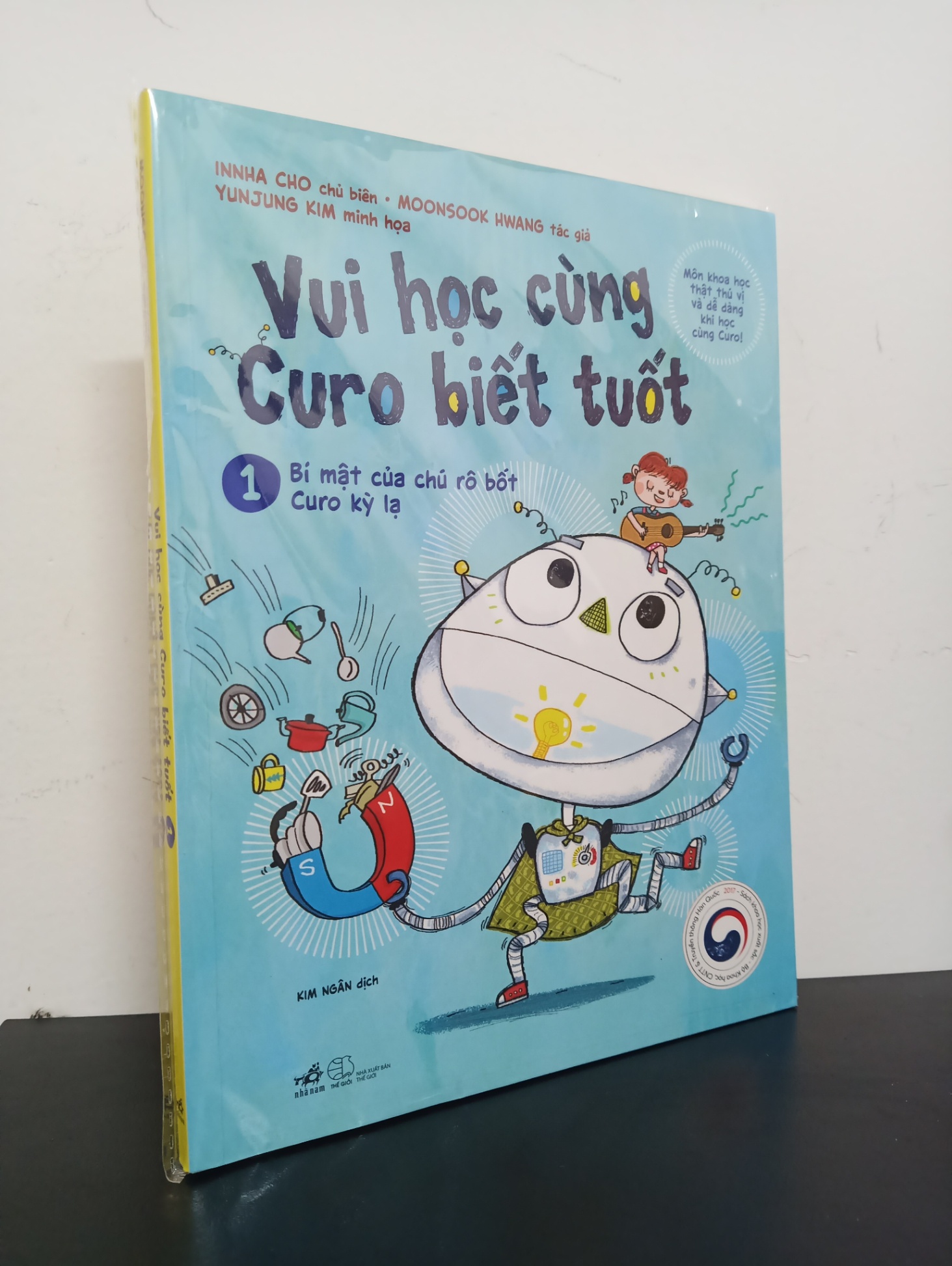 Vui Học Cùng Curo Biết Tuốt - Bí Mật Của Chú Rô Bốt Curo Kỳ Lạ - Innha Cho, Moonsook Hwang, Yunjung Kim New 100% 0502 (SL có thể đặt: 1 cuốn) - SÁCH ĐẠI HỌC