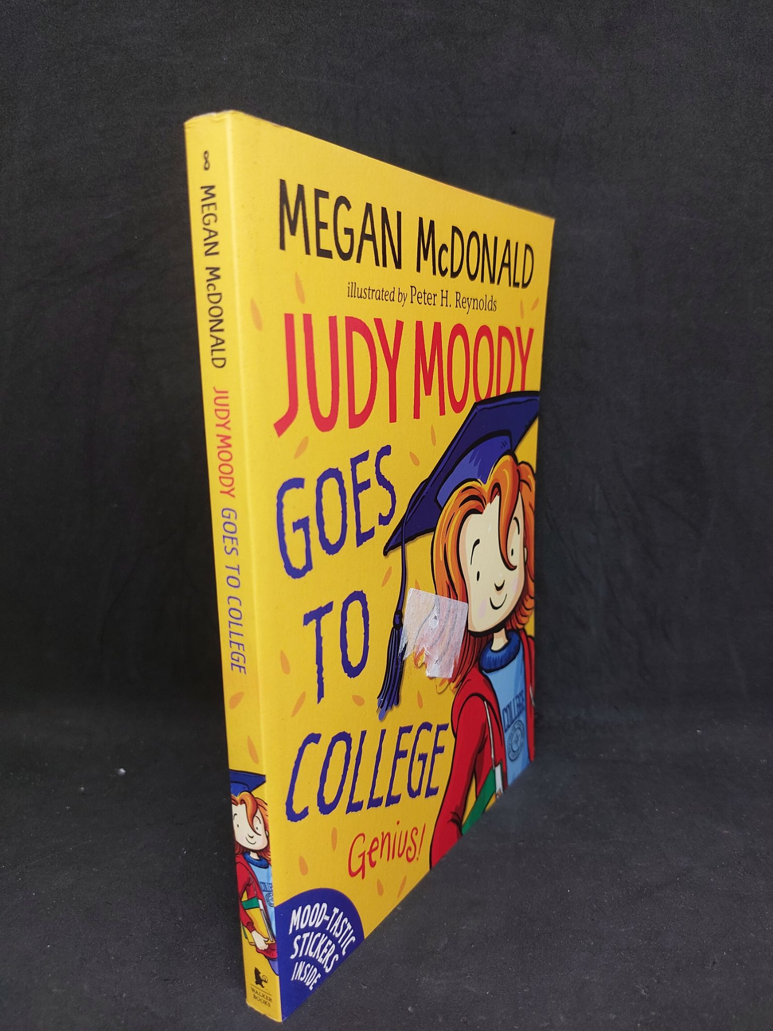 Judy Moody goes to college mới 80% 1207 Sách ngoại văn (SL có thể đặt: 2 Cuốn) - SÁCH ĐẠI HỌC