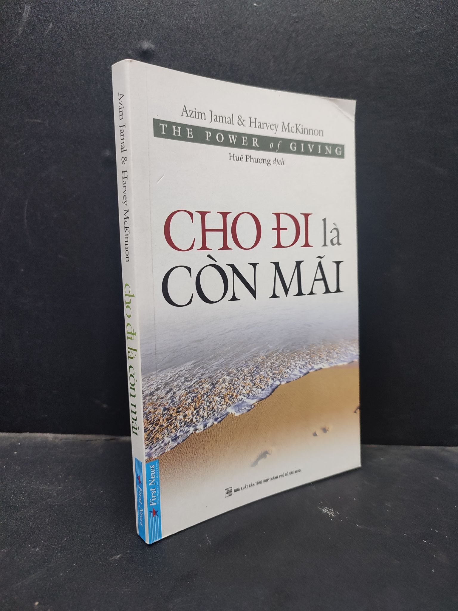 Cho Đi Là Còn Mãi Azim Jamal & Harvey McKinnon mới 90% bẩn nhẹ 2020 0805 văn học (SL có thể đặt: 1 Cuốn) - SÁCH ĐẠI HỌC