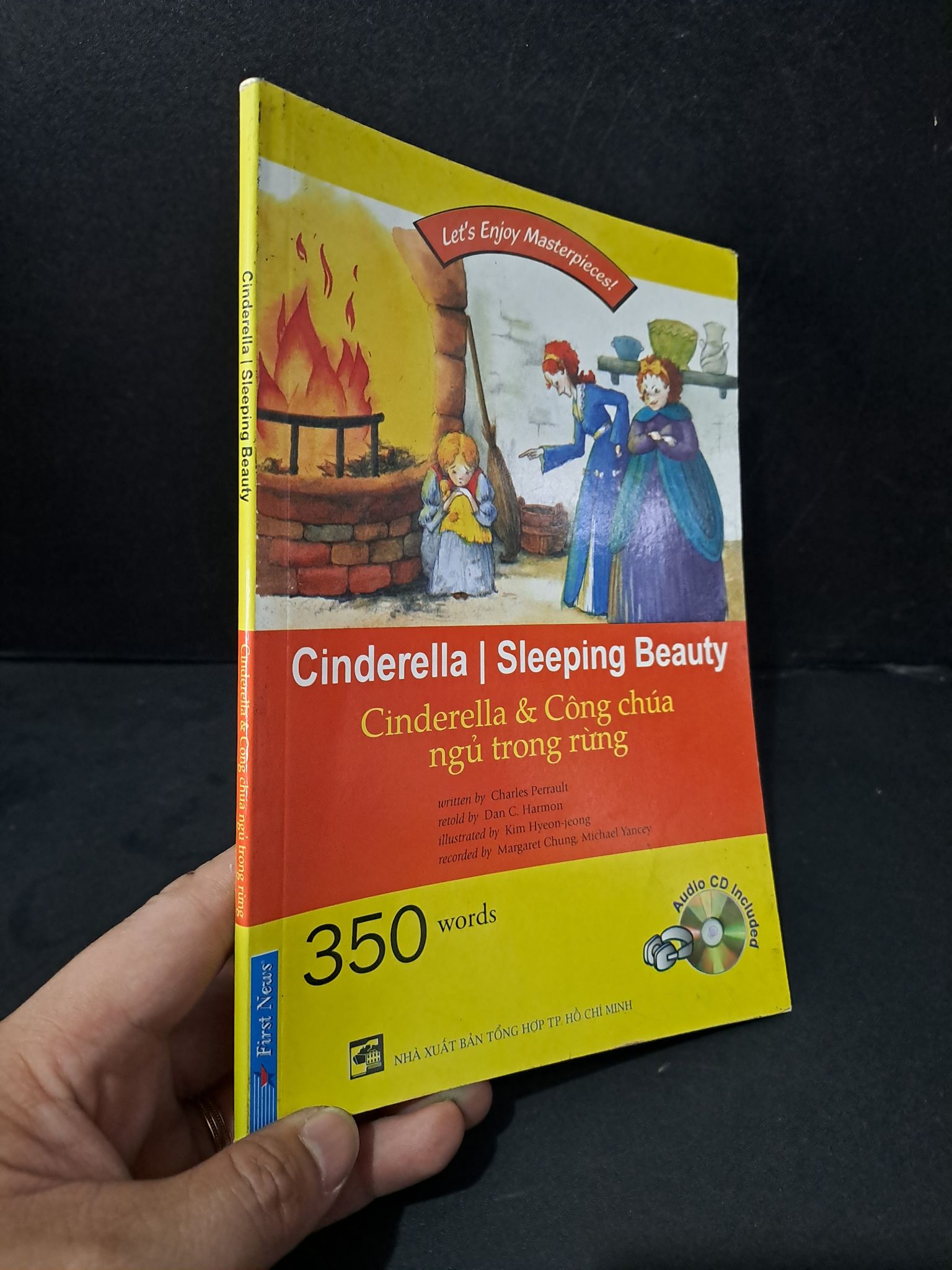 Cinderella Sleeping Beauty - Cinderella và công chúa ngủ trong rừng mới 80% bẩn nhẹ 2013 1604 Tiếng Anh (SL có thể đặt: 1 Cuốn) - SÁCH ĐẠI HỌC