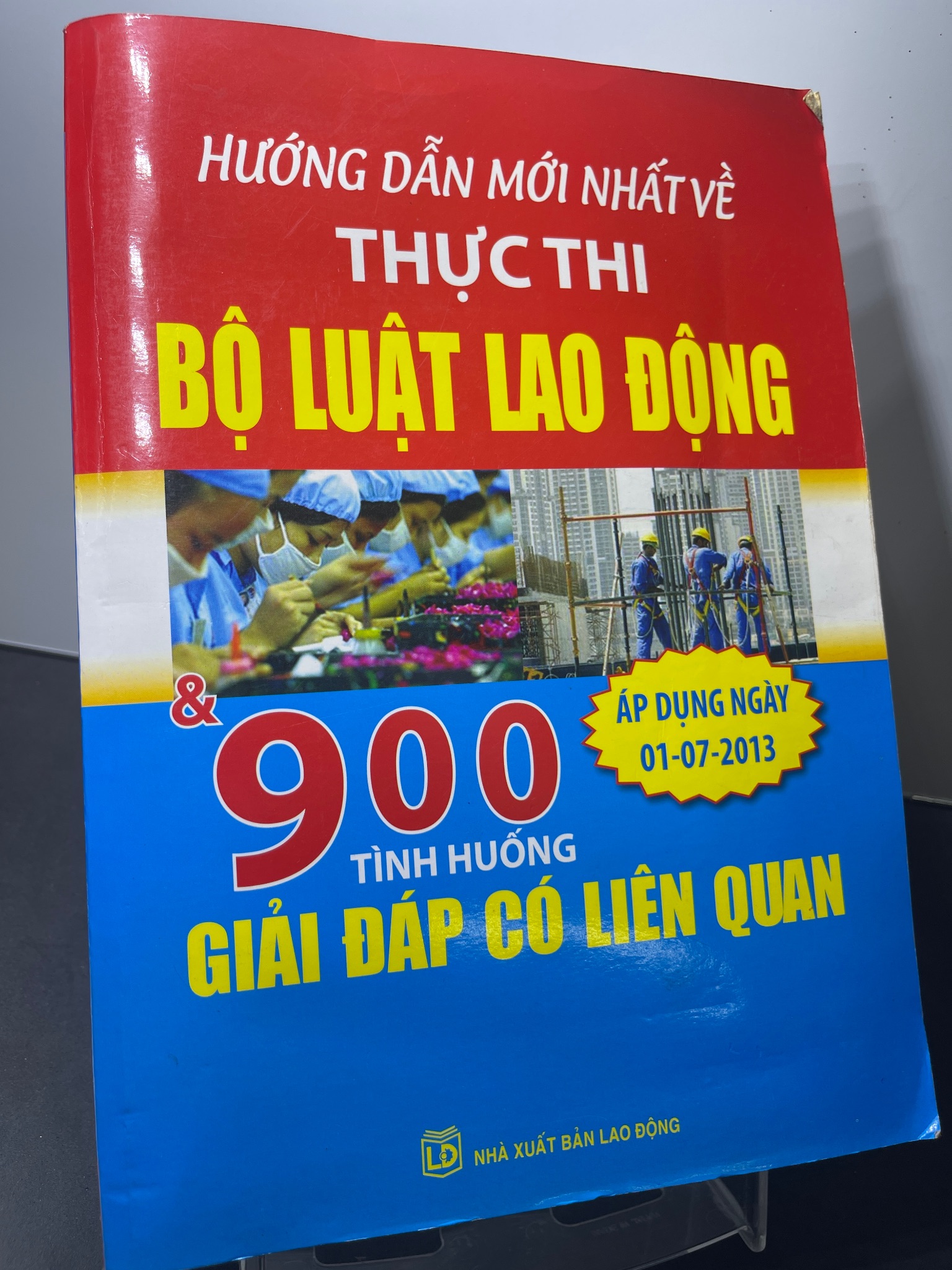 Hướng dẫn mới nhất về thực thi Bộ Luật lao động và 900 tình hướng giải đáp có liên quan 2013 mới 80% bẩn tróc bìa nhẹ Quý Long và Kim Thư 2207 Luật, văn bản luật (SL có thể đặt: 1 Cuốn) - SÁCH ĐẠI HỌC