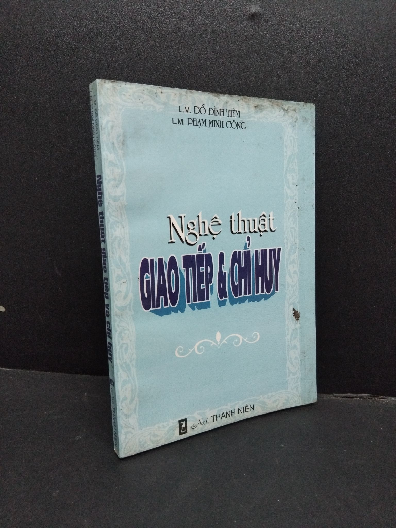 Nghệ thuật giao tiếp và chỉ huy mới 70% ố bẩn có viết trang đầu 2000 1008 L.M. Đỗ ĐÌnh Tiệm & L.M. Phạm Minh Công Sách tư duy, kỹ năng sống (SL có thể đặt: 1 Cuốn) - SÁCH ĐẠI HỌC