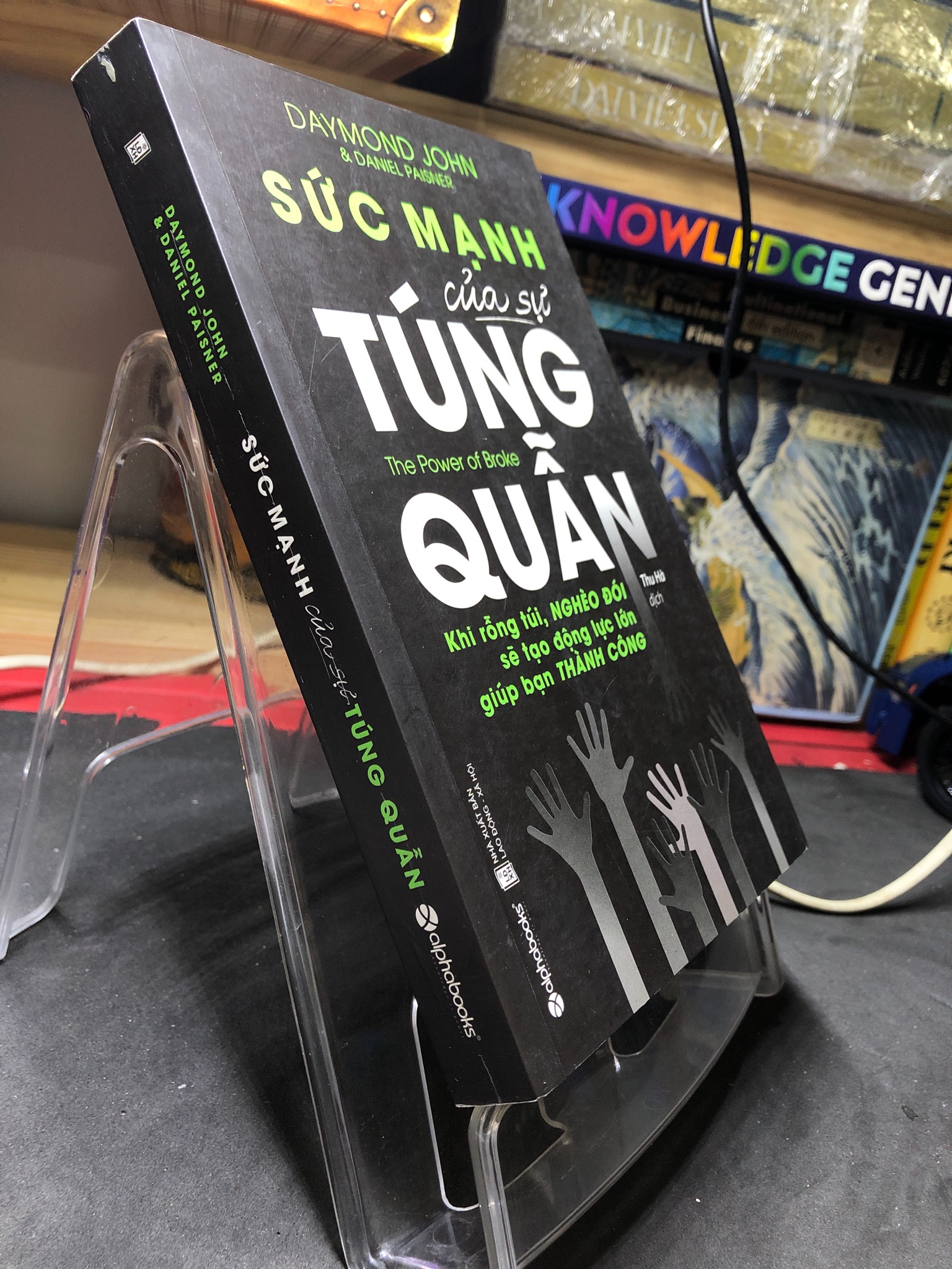 Sức mạnh của sự túng quẫn 2020 mới 85% bẩn bụi Daymond John 2306 Sách tư duy, kỹ năng sống (SL có thể đặt: 1 Cuốn) - SÁCH ĐẠI HỌC