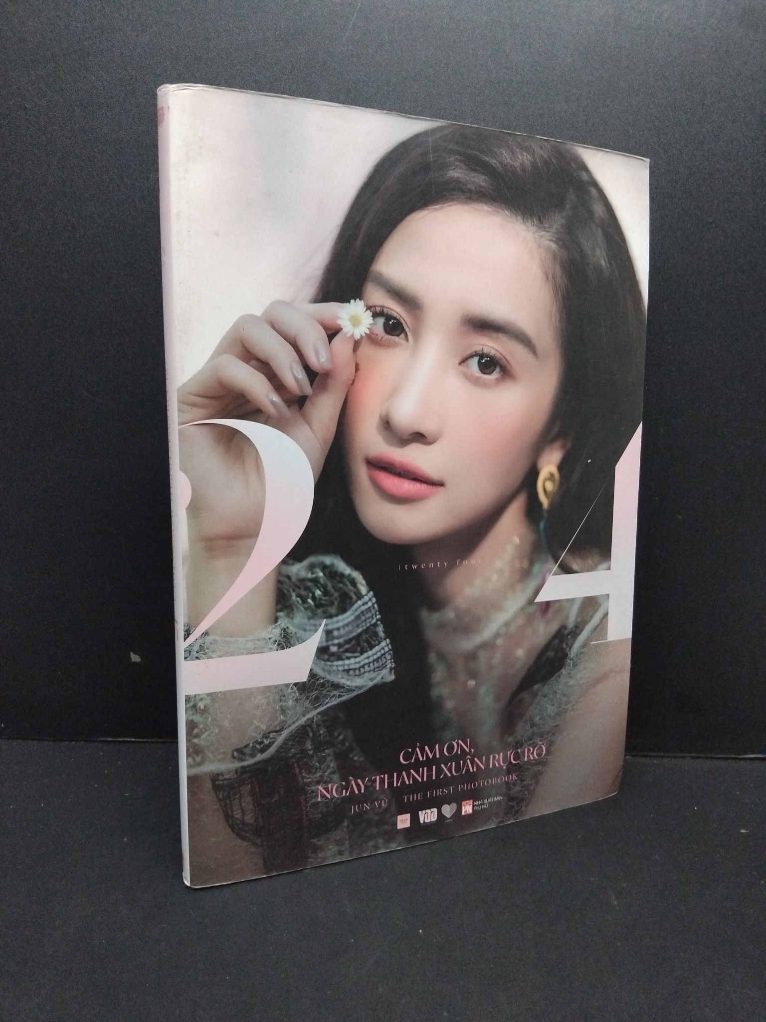 24 cảm ơn ngày thanh xuân rực rỡ mới 90% ố bẩn nhẹ 2019 2809 Jun Vũ (SL có thể đặt: 3 Cuốn) - SÁCH ĐẠI HỌC