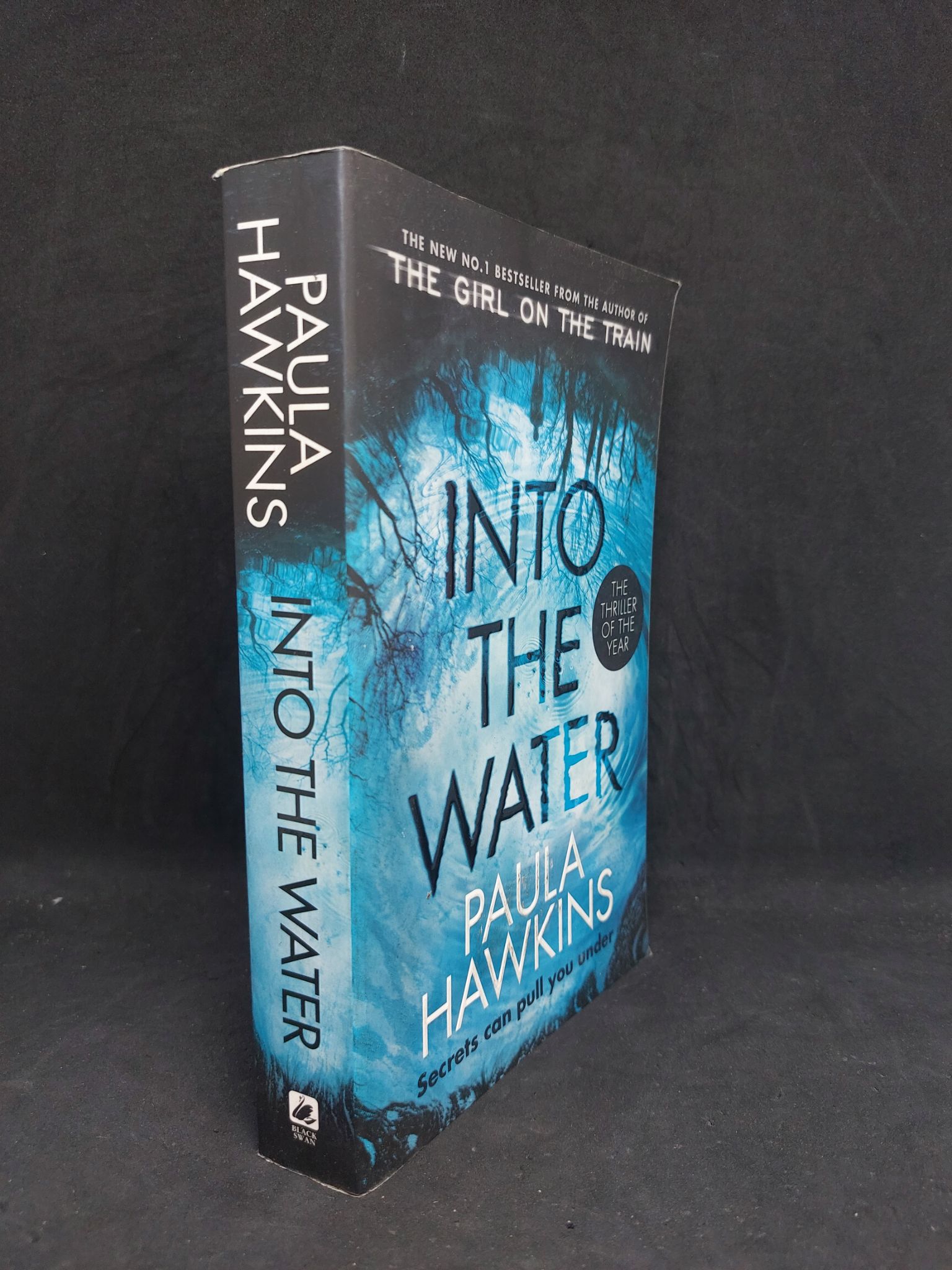 Into the water Paula Hawkins mới 80% 1207 Sách ngoại văn (SL có thể đặt: 1 Cuốn) - SÁCH ĐẠI HỌC