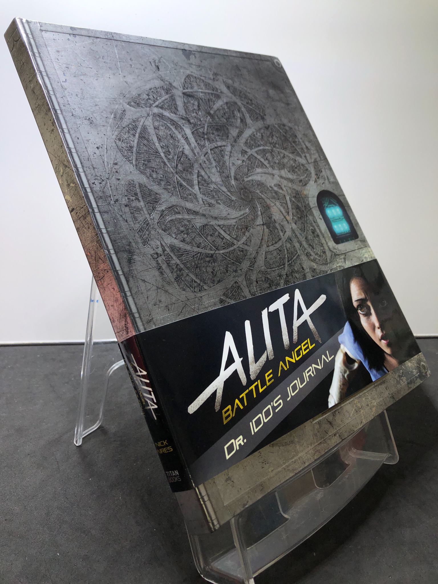 Alita Battle Angle mới 90% Dr Ido's Journal 2707 Sách ngoại văn (SL có thể đặt: 1 Cuốn) - SÁCH ĐẠI HỌC