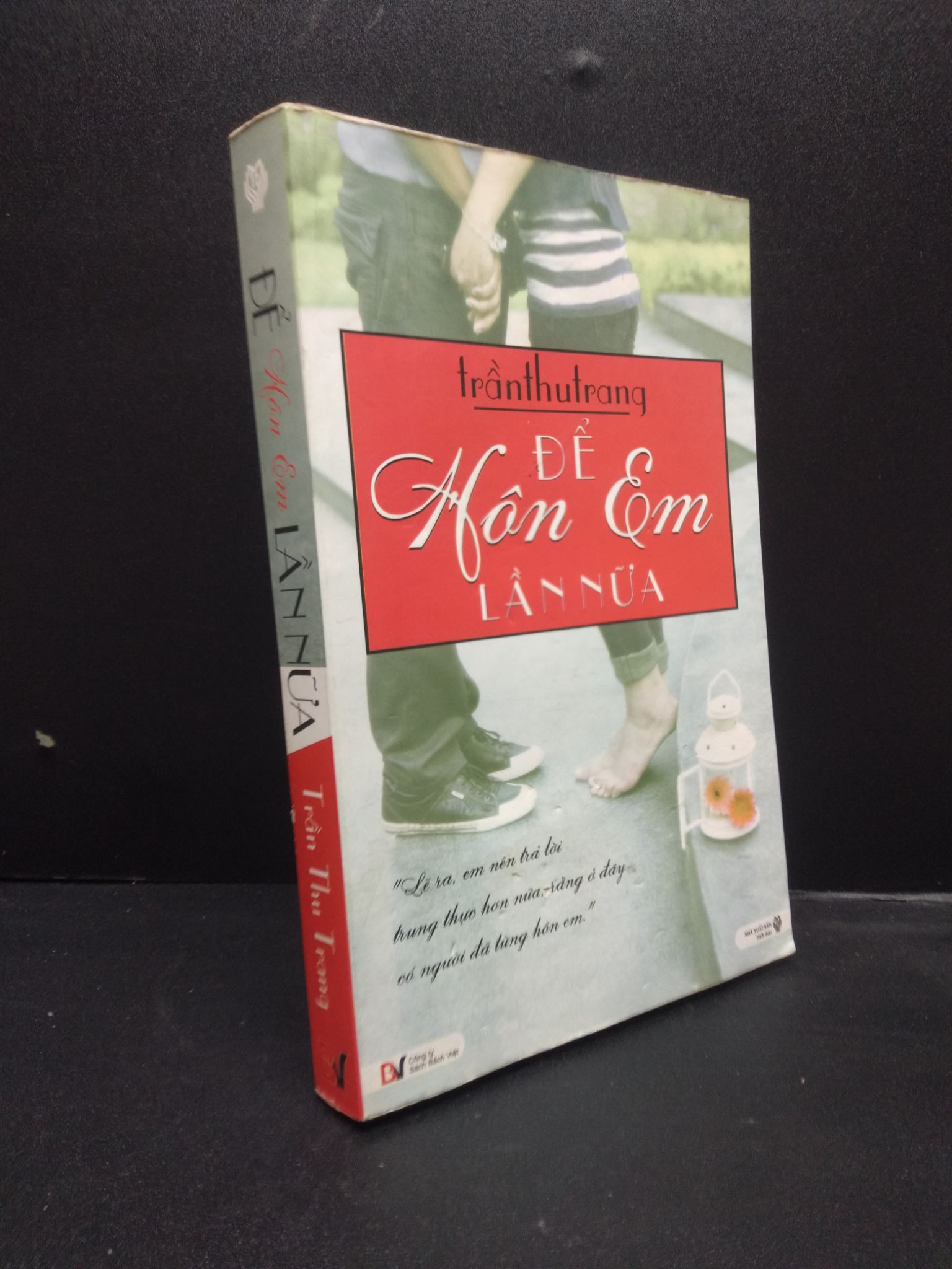 Để hôn em lần nữa năm 2011 mới 80% ẩm ố có viết ở đầu sách 2602 (SL có thể đặt: 1 Cuốn) - SÁCH ĐẠI HỌC