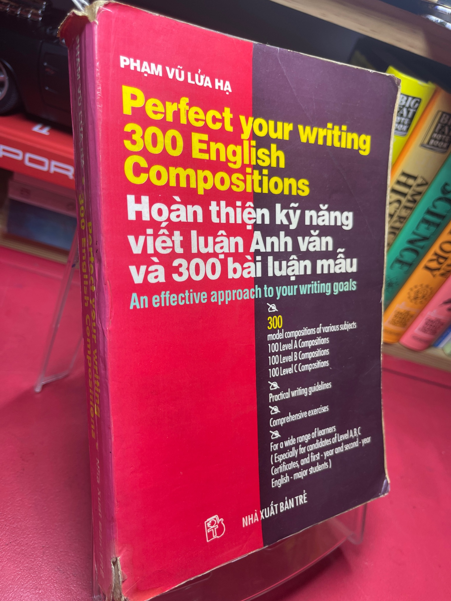 Hoàn thiện kỹ năng viết luận Anh văn và 300 bài luận mẫu 1996 mới 60% ố vàng rách bìa nhẹ Phạm Vũ Lửa Hạ 1905 Tiếng Anh (SL có thể đặt: 1 Cuốn) - SÁCH ĐẠI HỌC