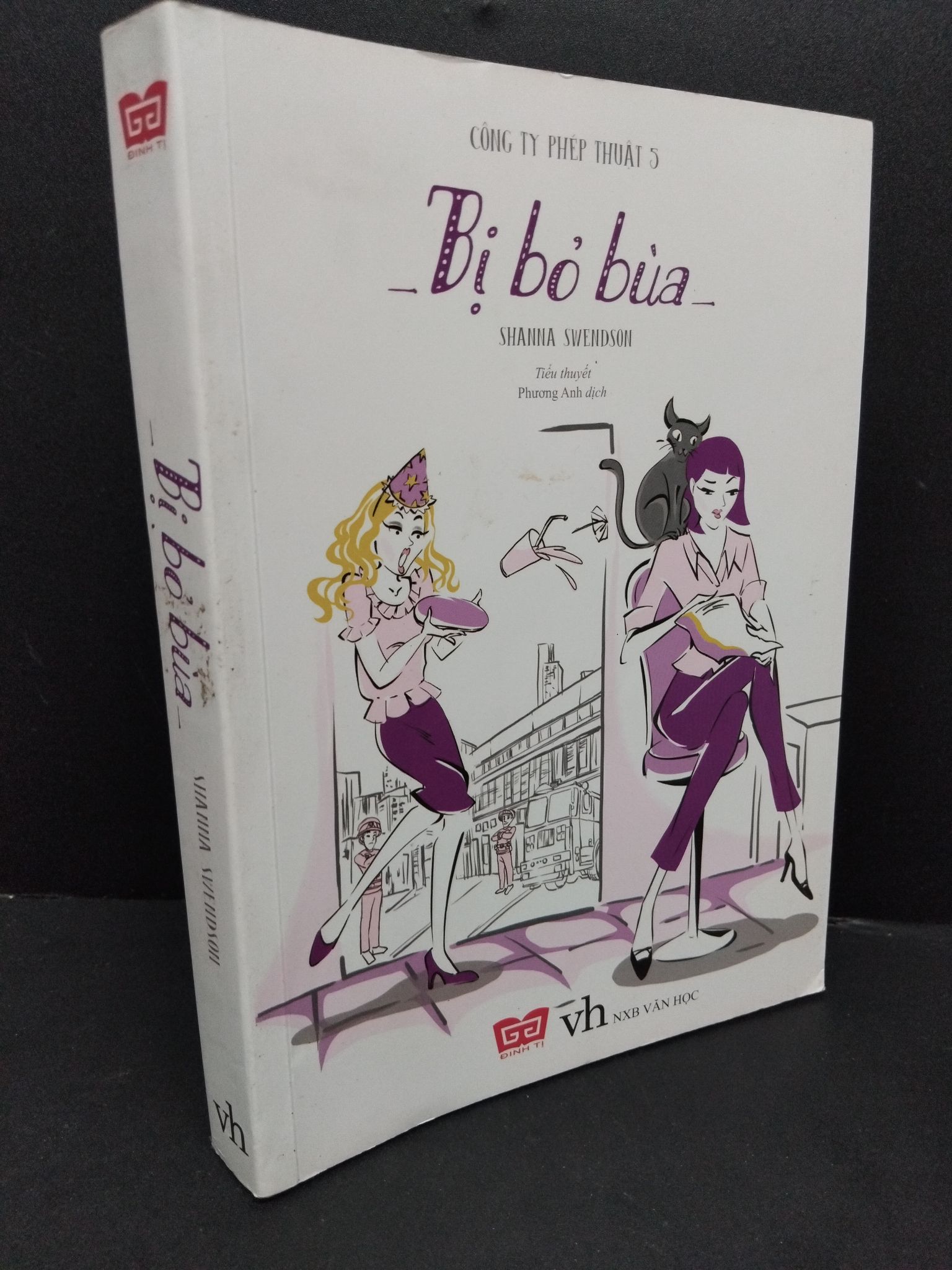Bị bỏ bùa - Công ty phép thuật 5 mới 80% bẩn ố nhẹ 2017 1008 Shanna Swendson (SL có thể đặt: 1 Cuốn) - SÁCH ĐẠI HỌC