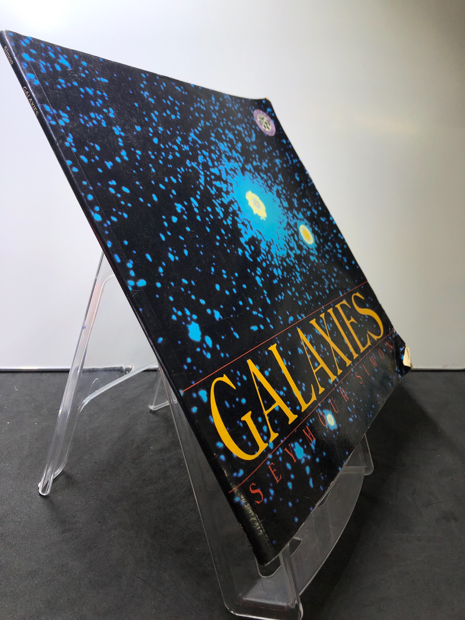 Galaxies mới 80% bẩn nhẹ gấp bìa Seymour Simon 2607 Sách ngoại văn (SL có thể đặt: 1 Cuốn) - SÁCH ĐẠI HỌC