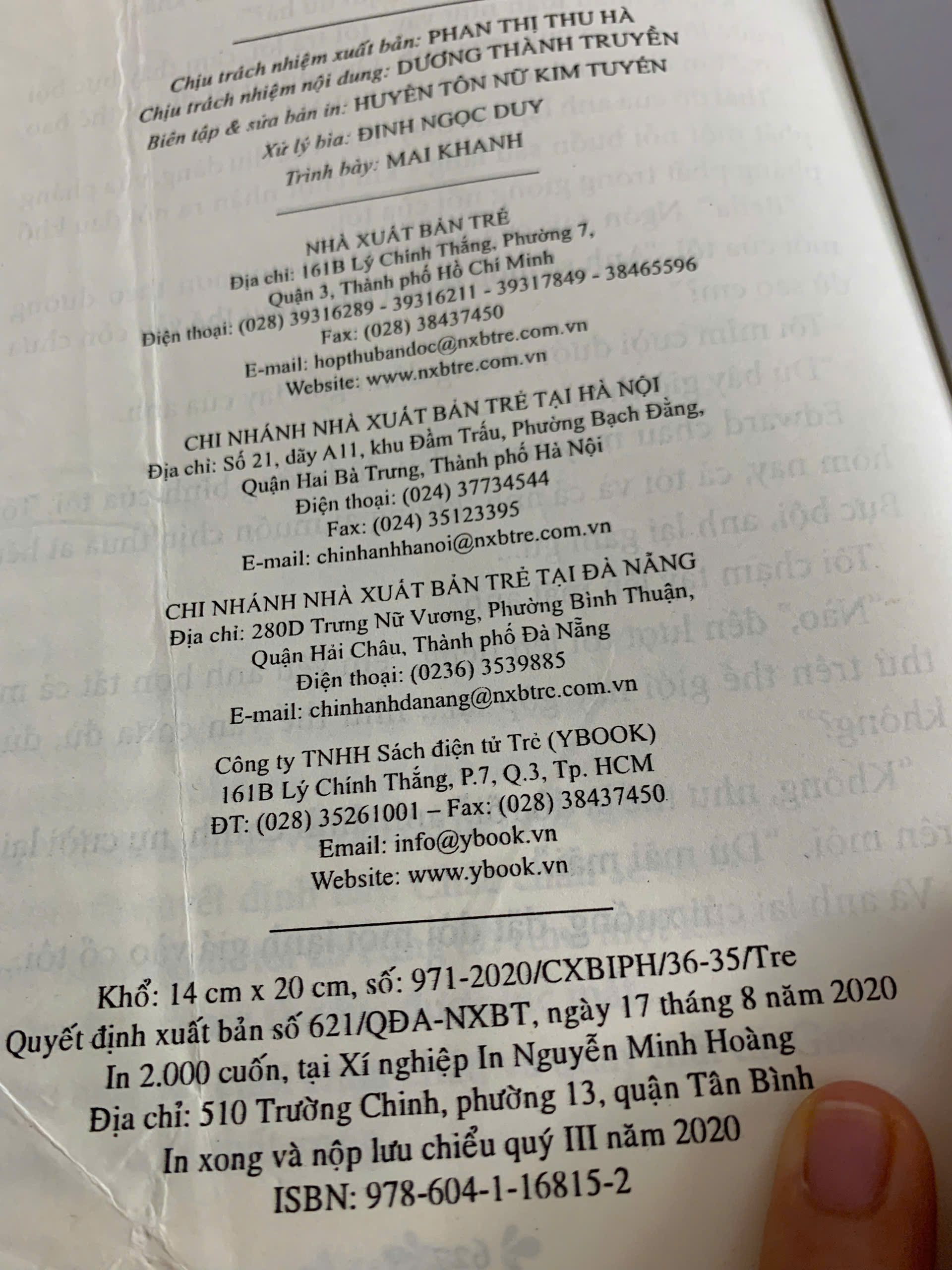 Chạng vạng (kèm bookmark) - Twilight (Stephenie Meyer) Mới 90% bẩn, lỗi cắt giấy của nhà in không đáng kể, gáy sách xước một vệt
