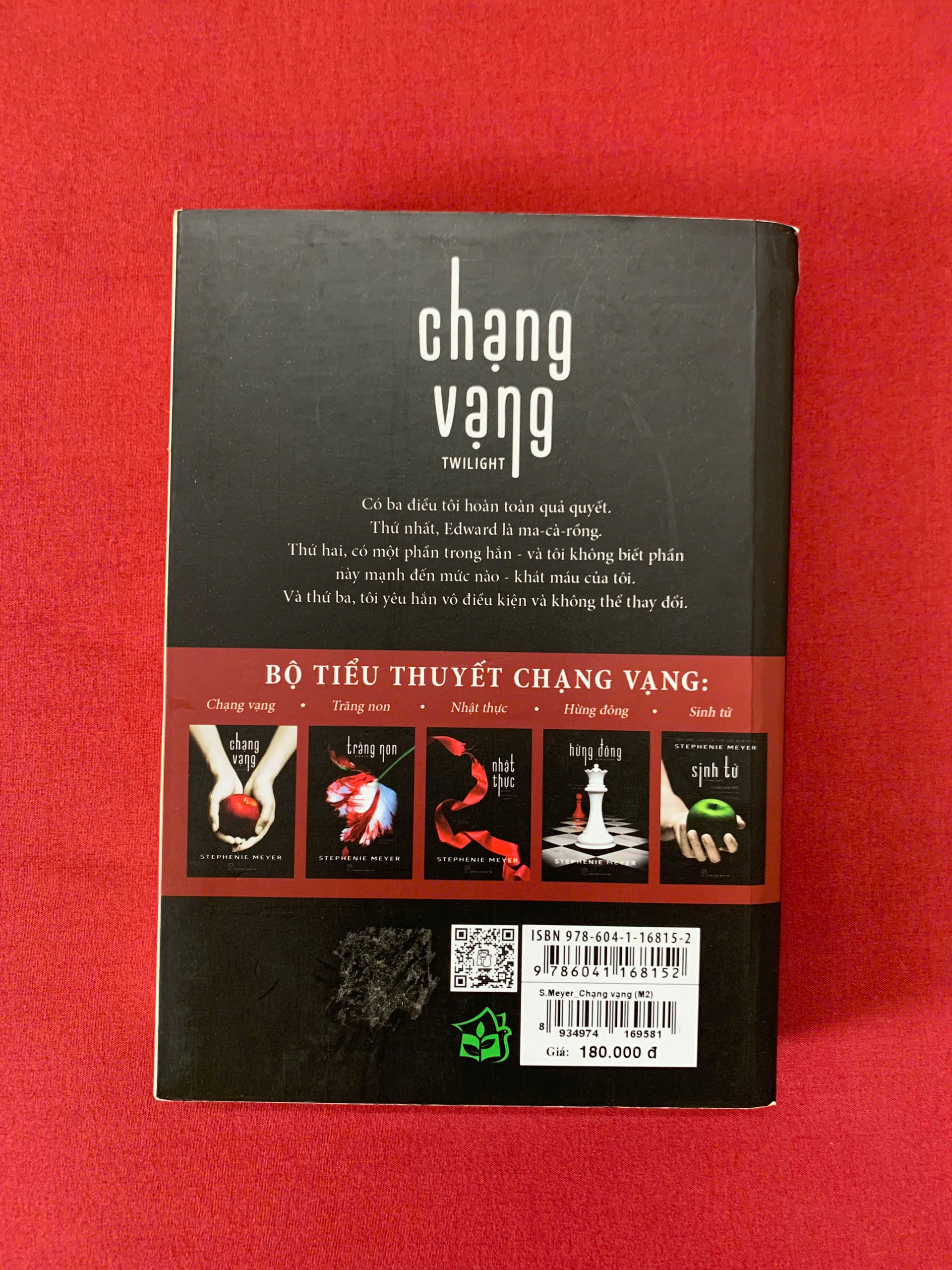 Chạng vạng (kèm bookmark) - Twilight (Stephenie Meyer) Mới 90% bẩn, lỗi cắt giấy của nhà in không đáng kể, gáy sách xước một vệt