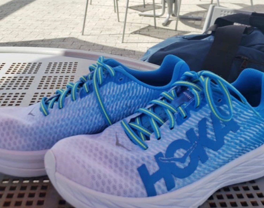 Review giày chạy bộ HOKA Rocket X