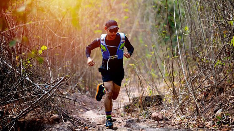 Top giày chạy trail cho runner có bàn chân to tốt nhất hiện nay