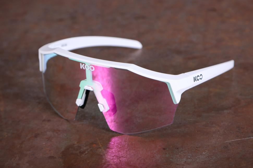 Review kính chạy bộ Koo Eyewear Alibi