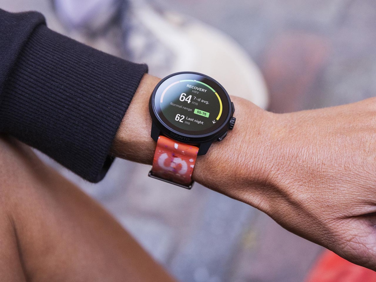 Review đồng hồ chạy bộ Suunto Race S