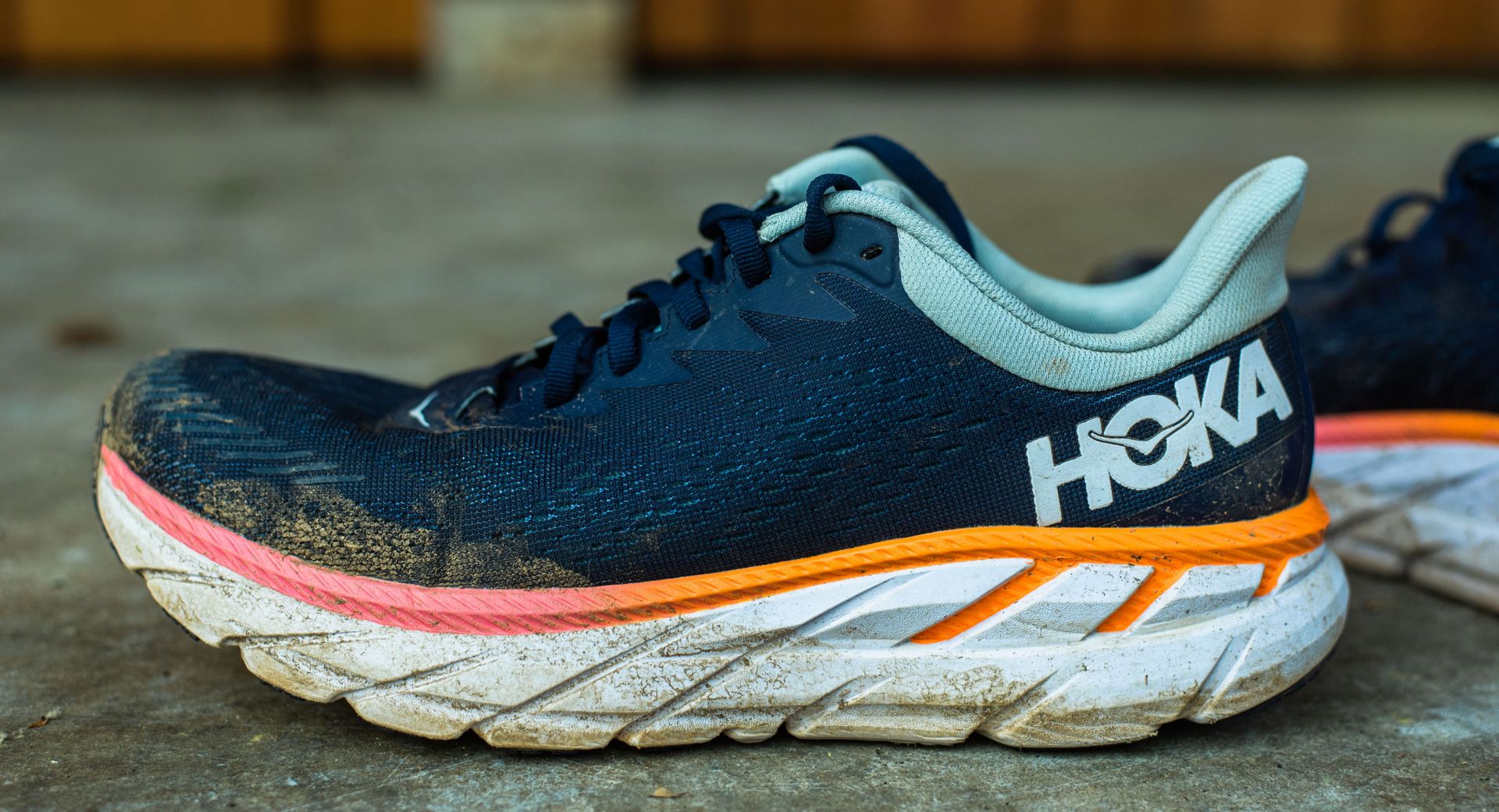 Hoka Clifton 7 đế giữa