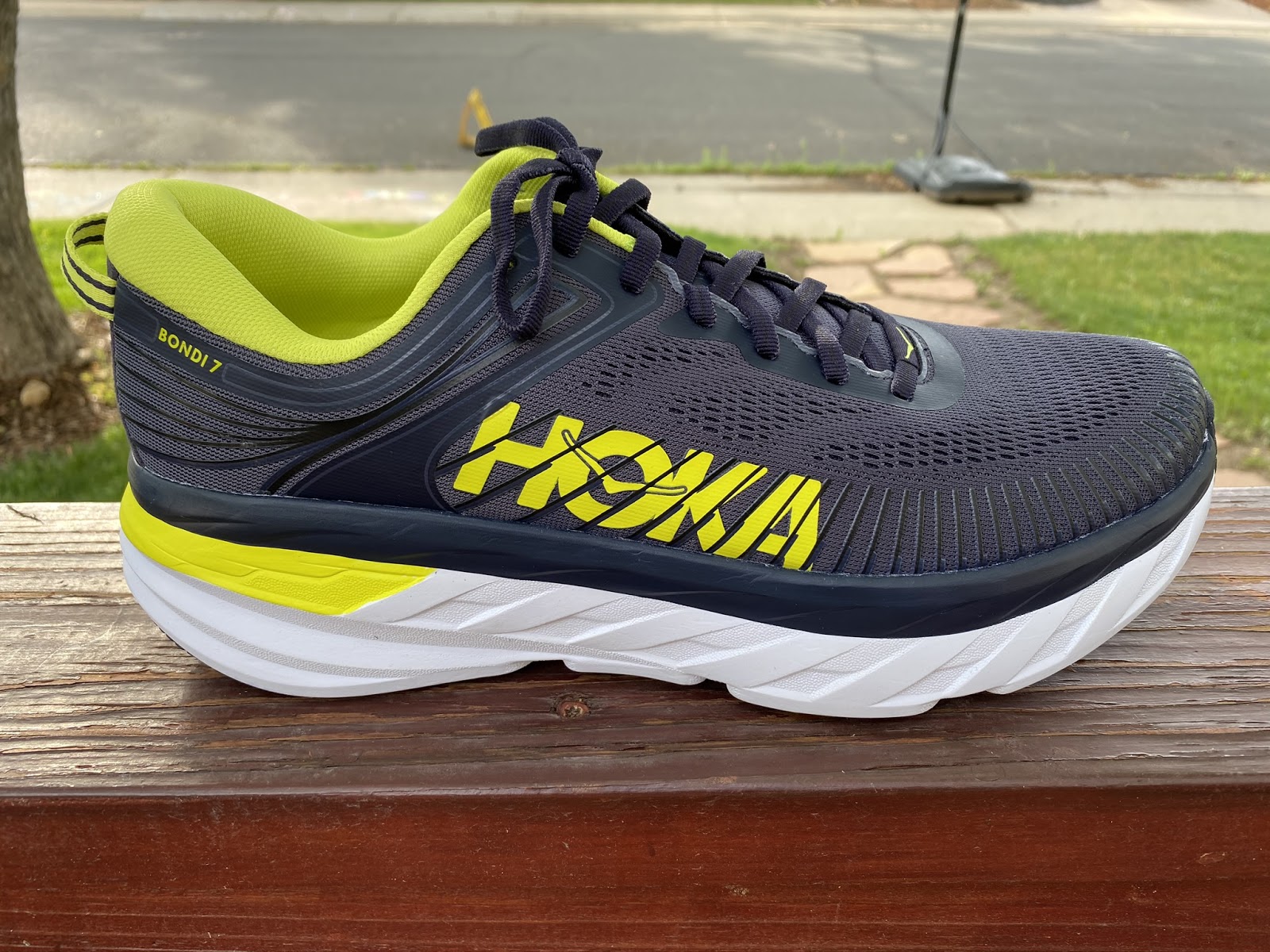 giày chạy road Hoka bondi 7