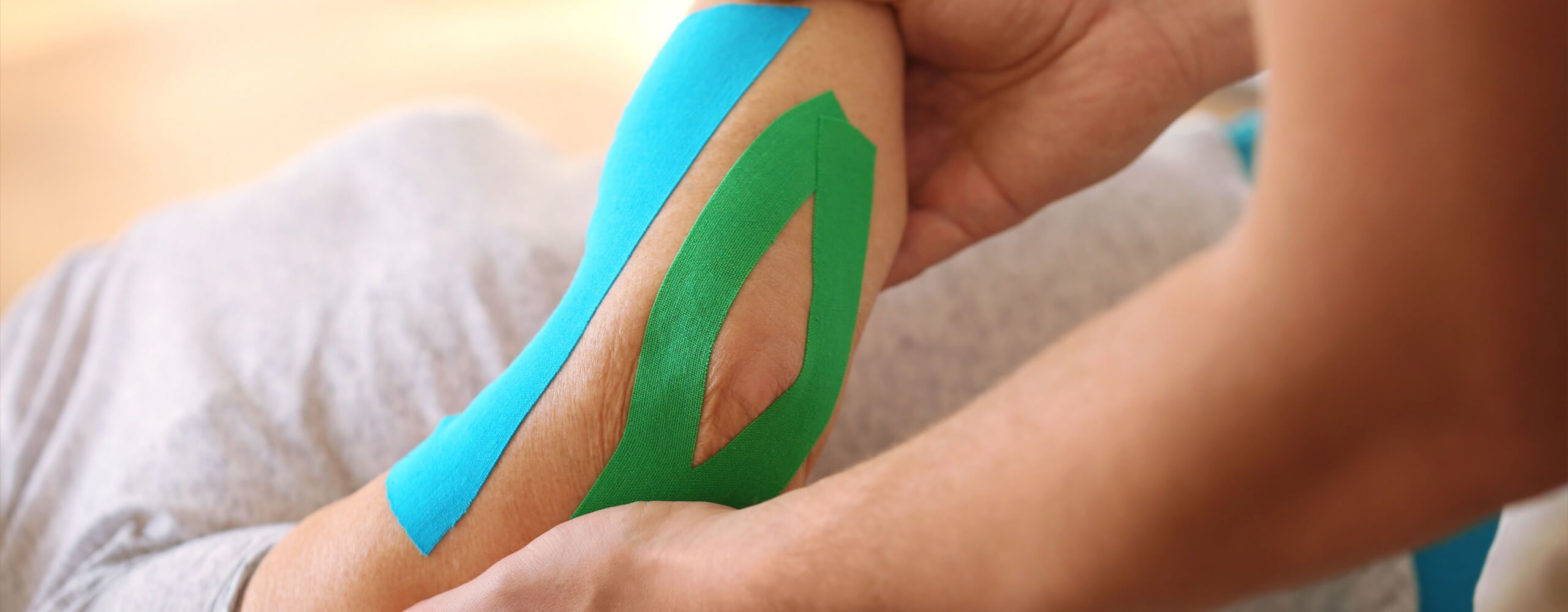 Băng dán cơ kinesiology taping