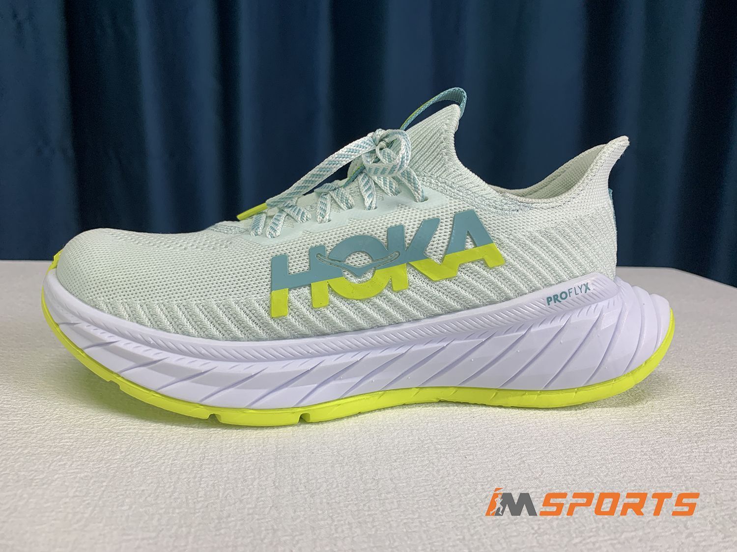 Giày chạy bộ Hoka Carbon x 3