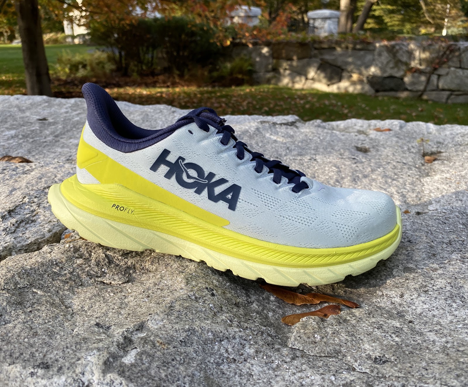 Review giày chạy bộ Hoka One One Mach 4