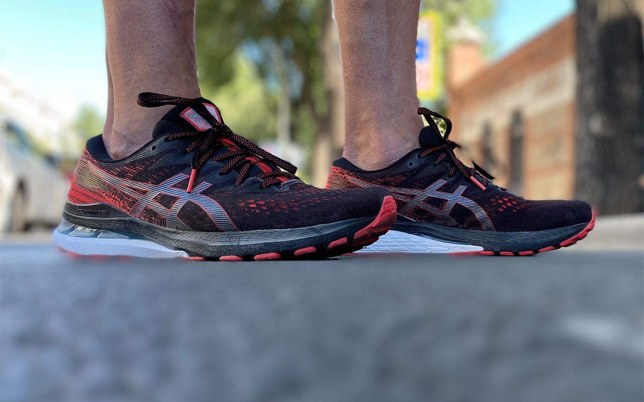 Giày chạy bộ Asics Gel-Kayano 28