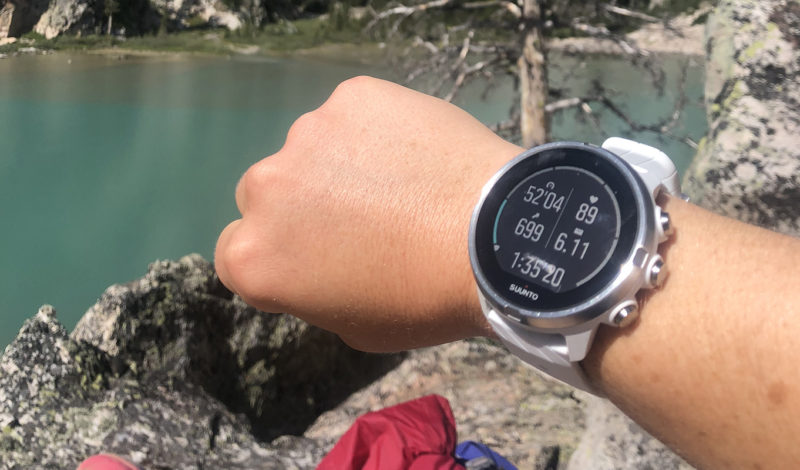 Lên tay đồng hộ chạy bộ Suunto 9