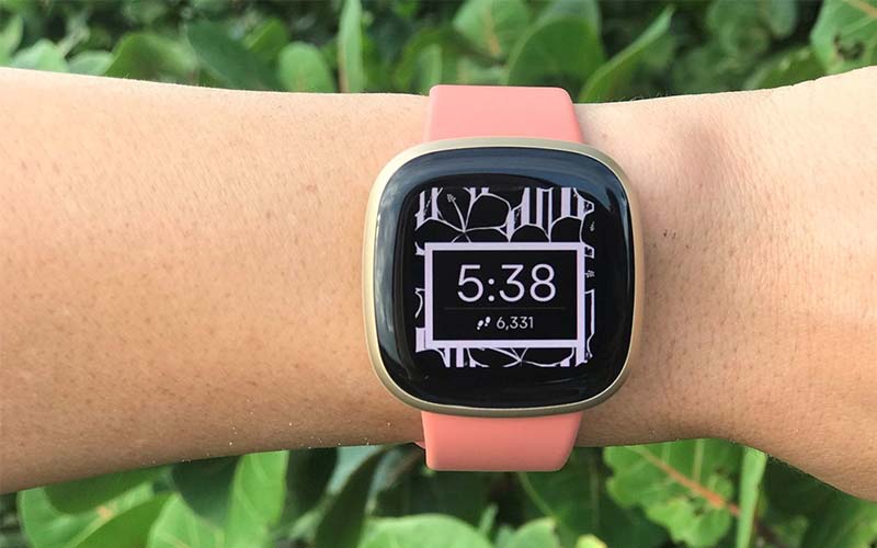 Đồng hồ chạy bộ Fitbit Versa 3