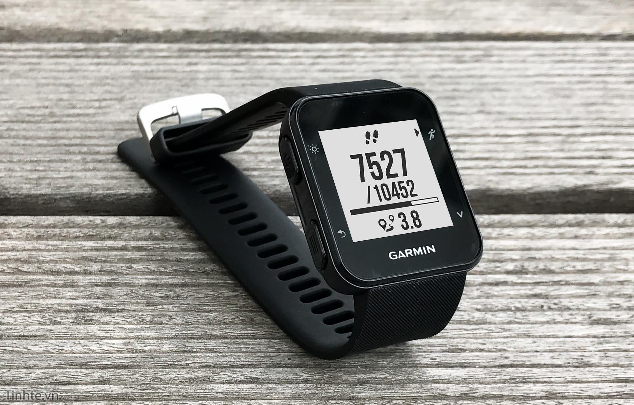 Đồng hồ chạy bộ Garmin Forerunner 35