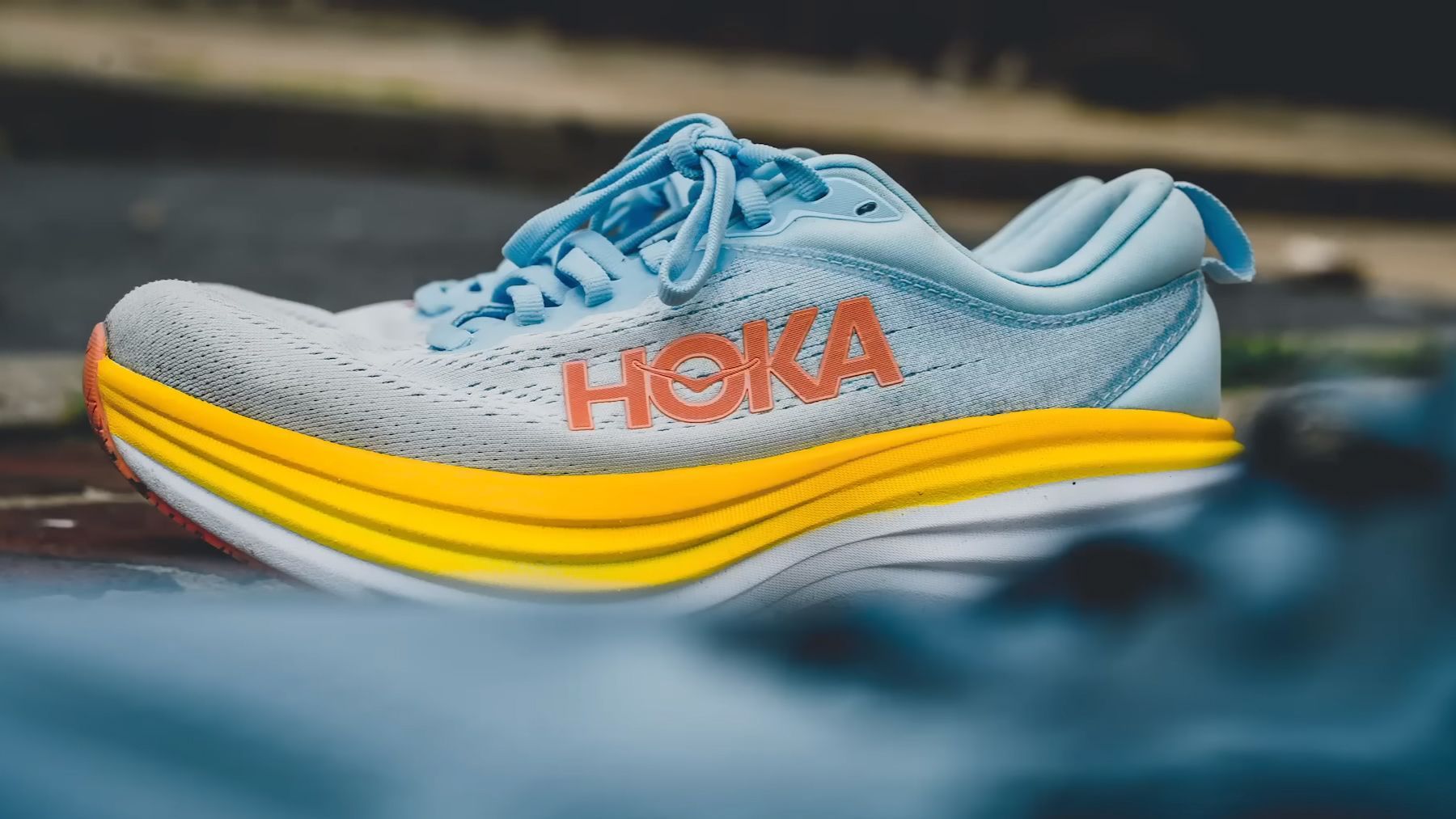 Review giày chạy bộ Hoka bondi 8