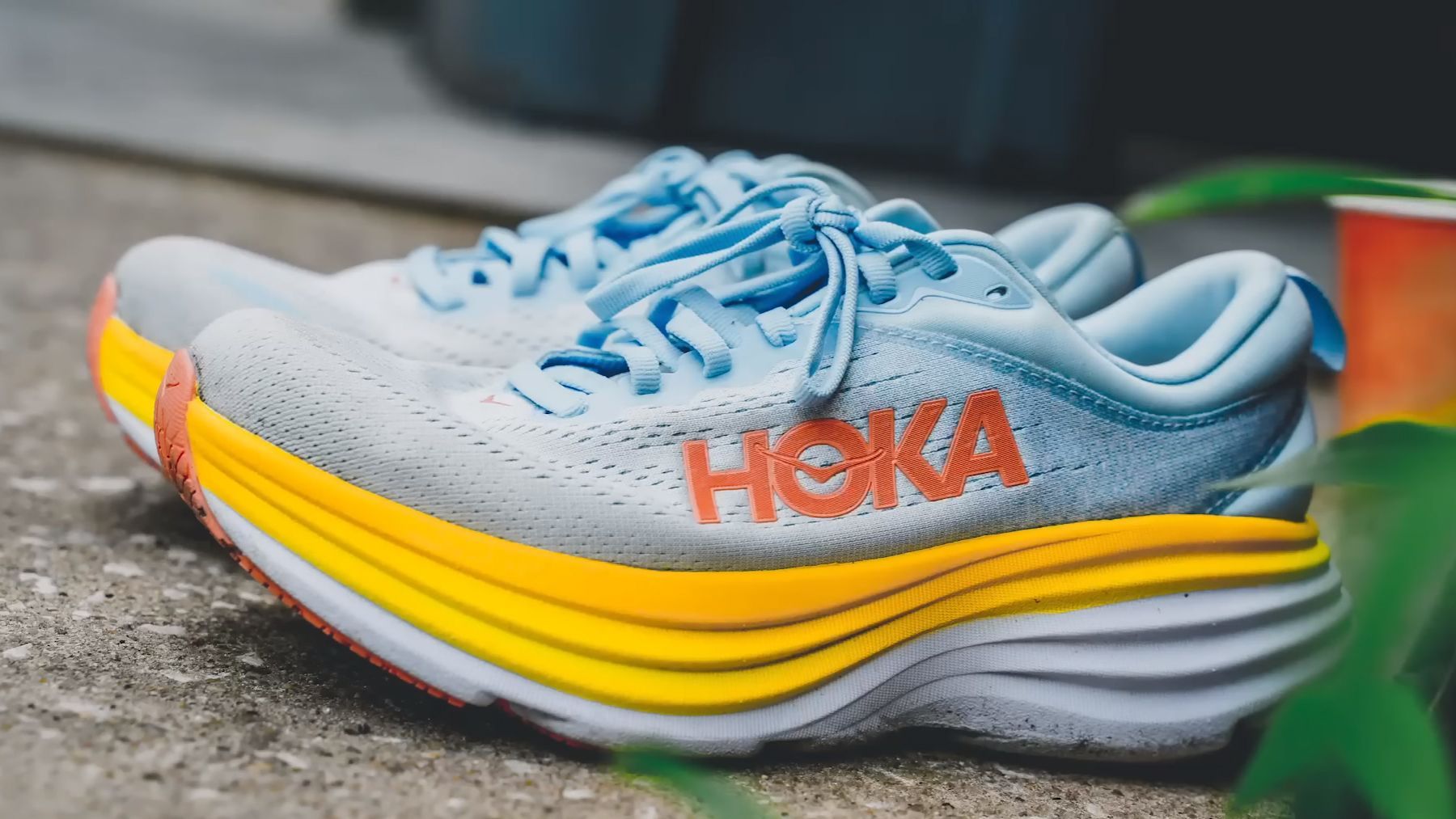 Review giày chạy bộ Hoka bondi 8