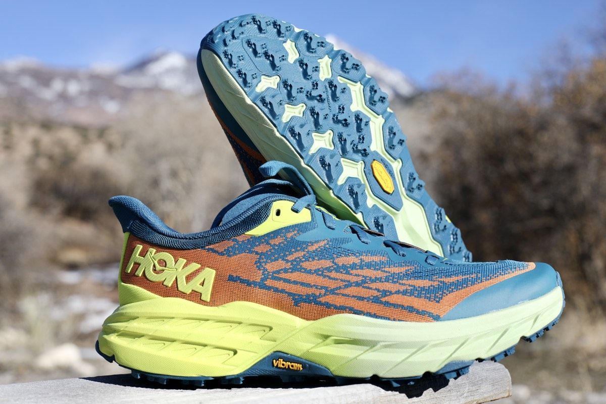 Phần đế giữa và đế ngoài của giày chạy trail Hoka Speedgoat 5