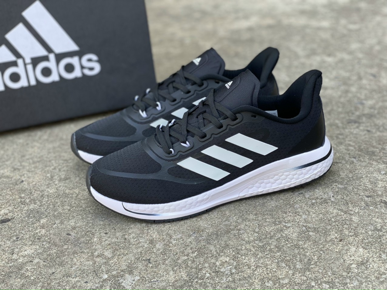 giày chạy bộ Adidas Supernova+