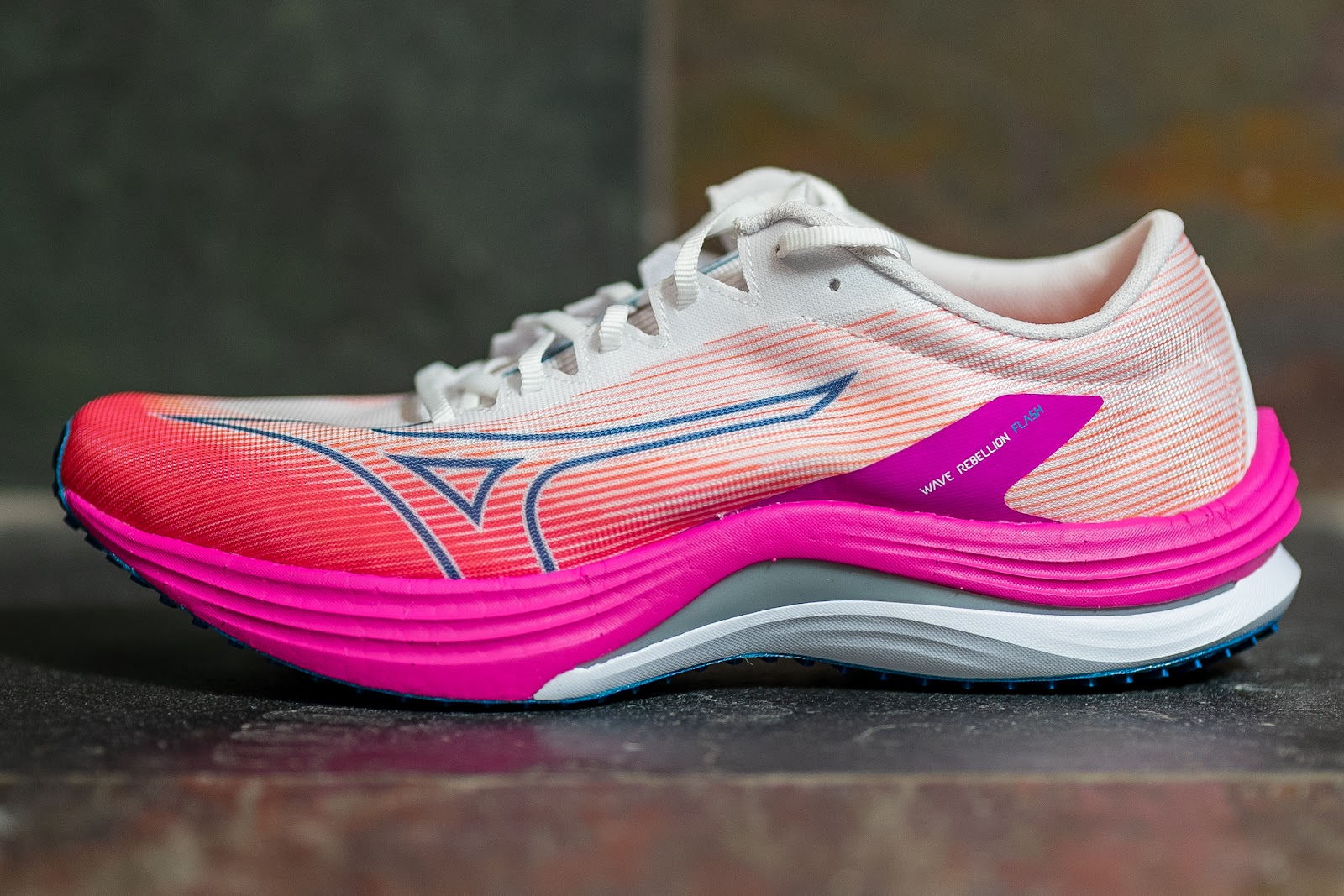 Giày chạy bộ Mizuno Wave Rebellion Flash