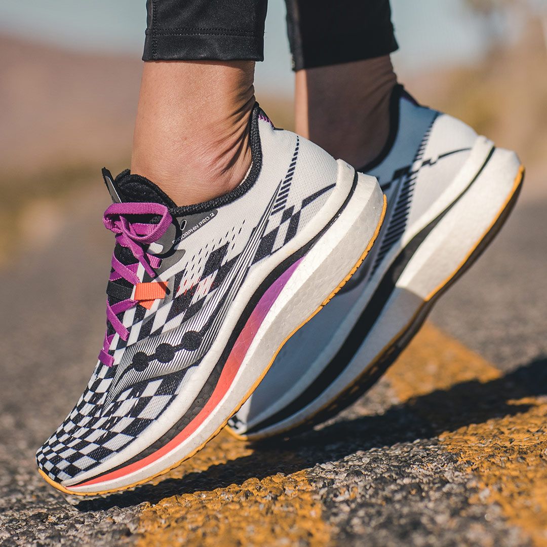 giày chạy bộ Saucony Endorphin Speed 2