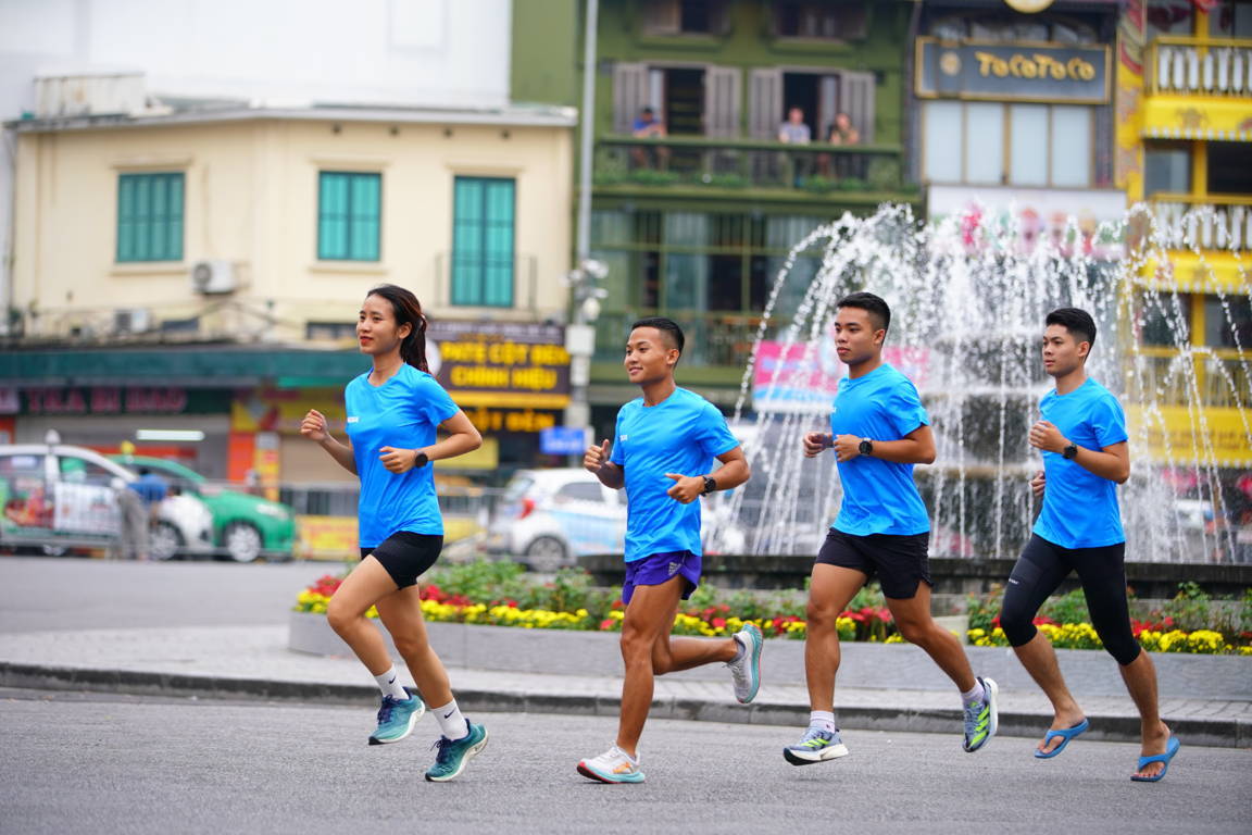 Chạy bộ tại Hồ Gươm