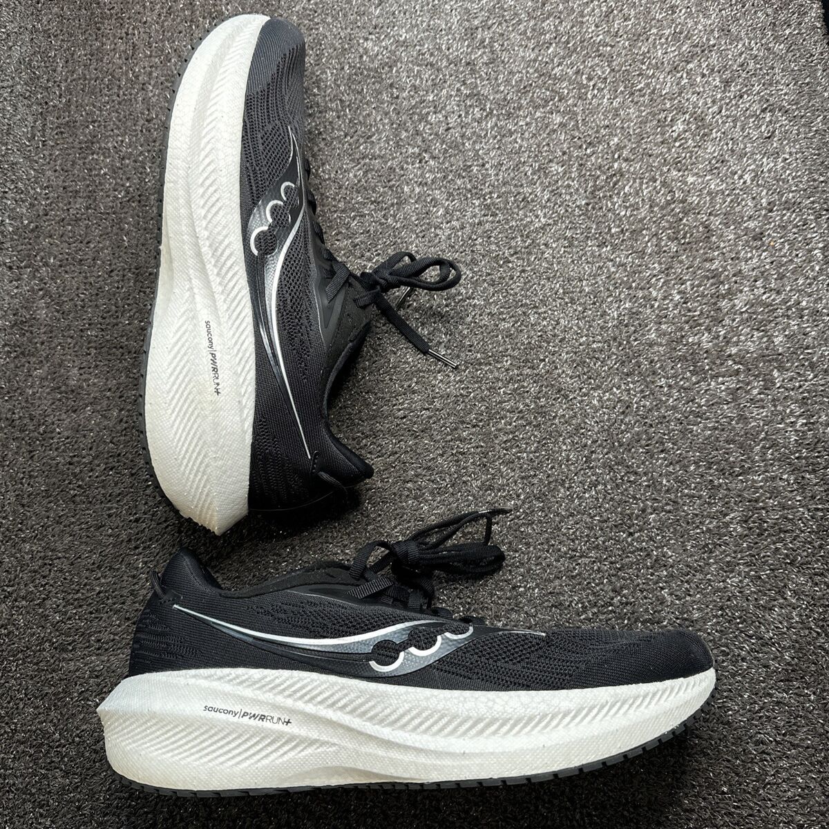 Giày chạy bộ Saucony Triumph 21