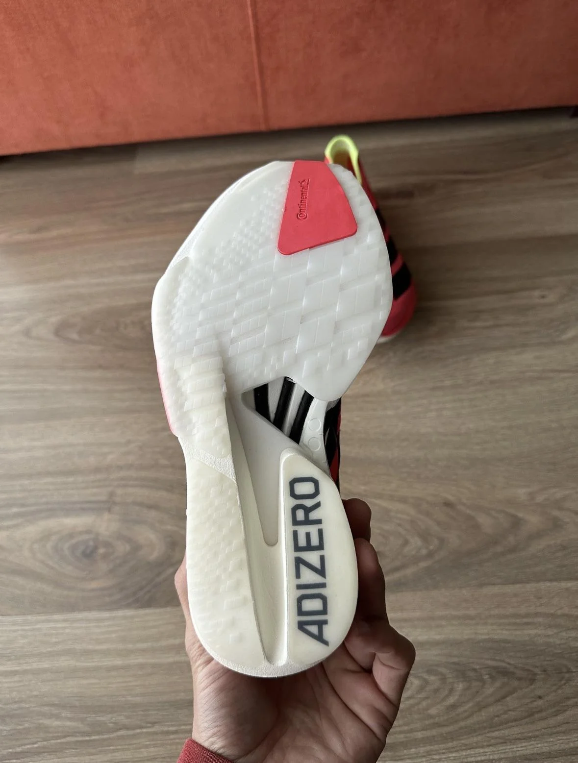 Phần đế ngoài của giày chạy bộ Adidas Adizero Adios Pro 4