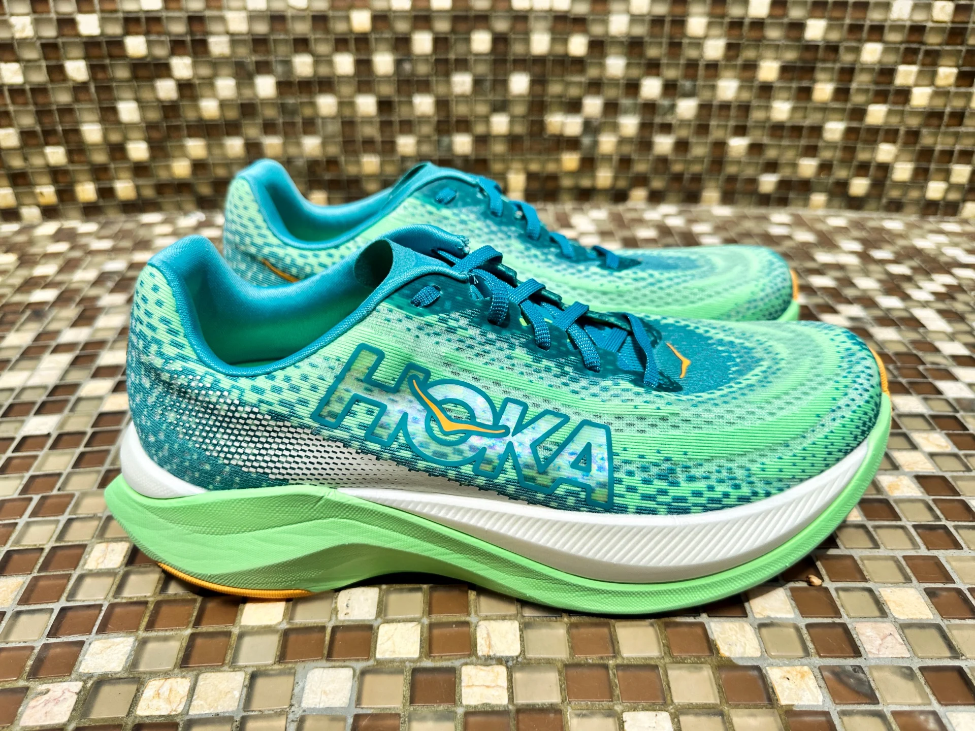 Giày chạy bộ Hoka Mach X