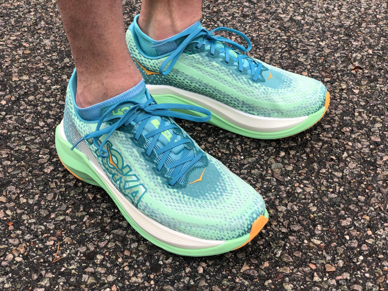 Phần Upper của Hoka Mach X