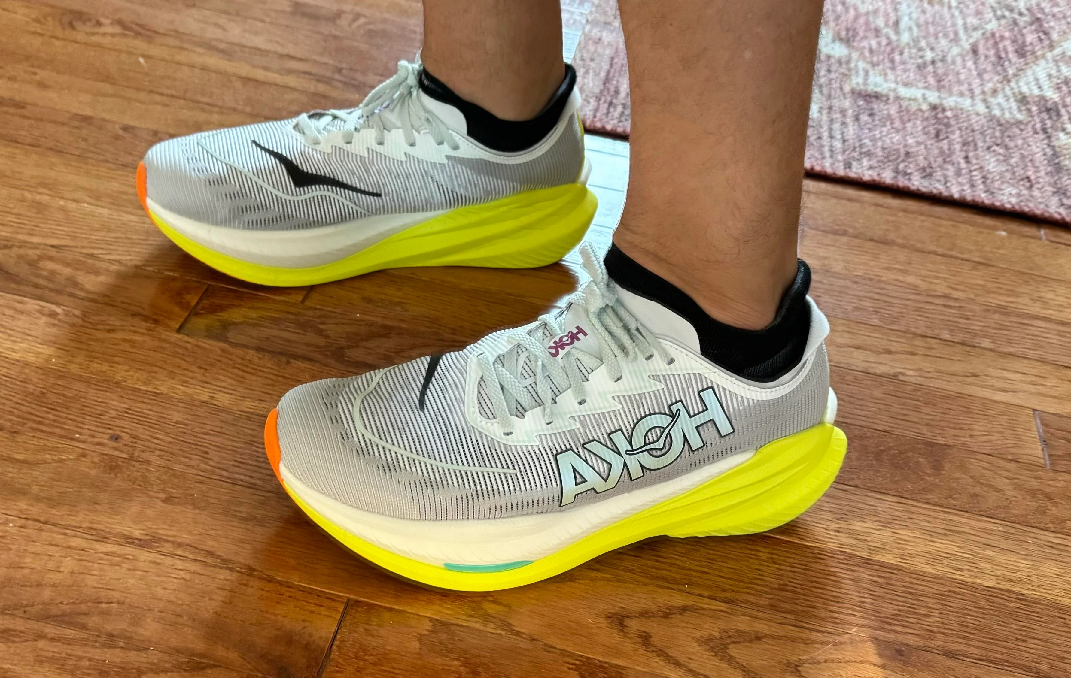 Phần Upper của Hoka Mach X 2