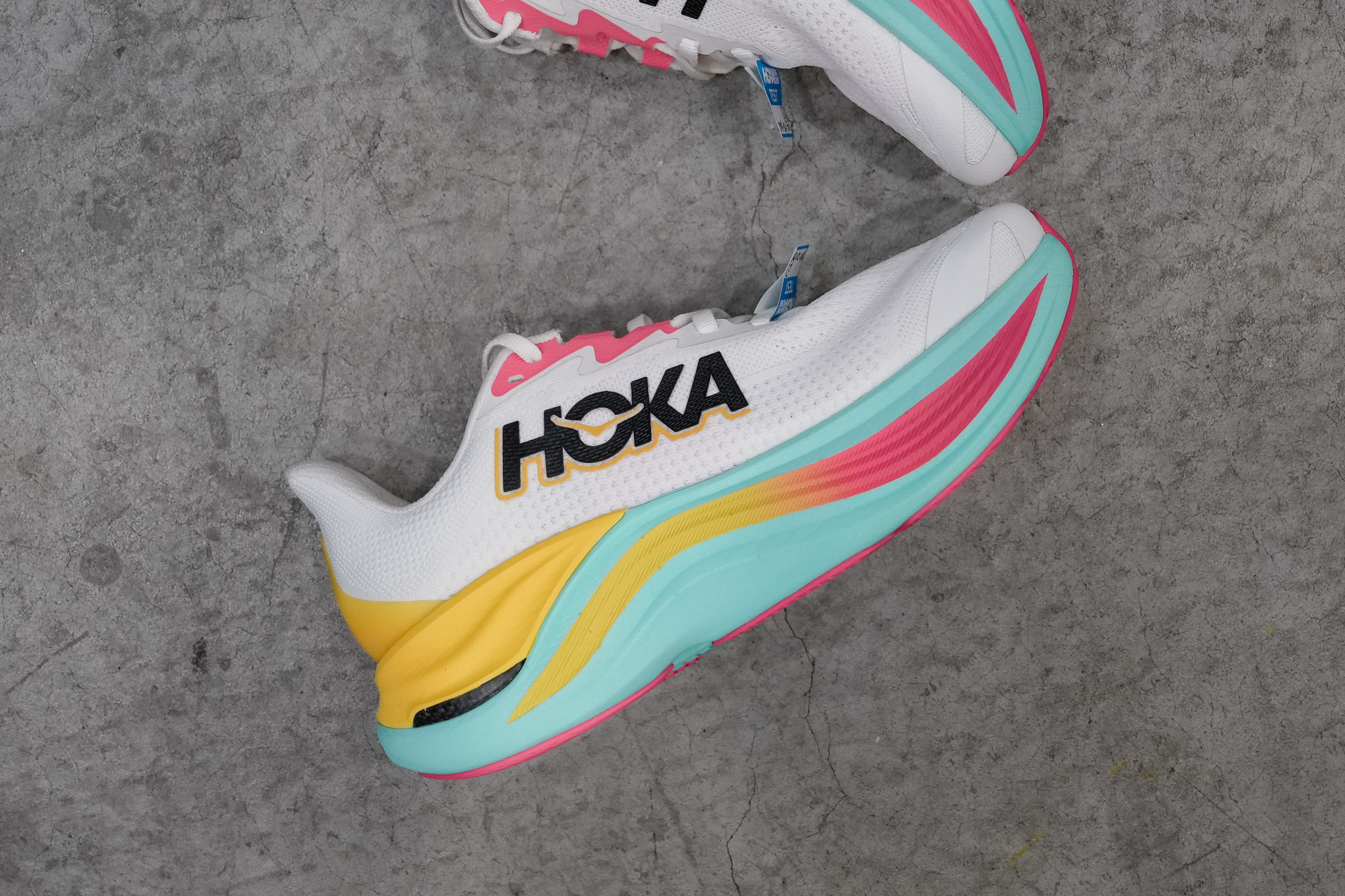 Giày chạy bộ Hoka Skyward X