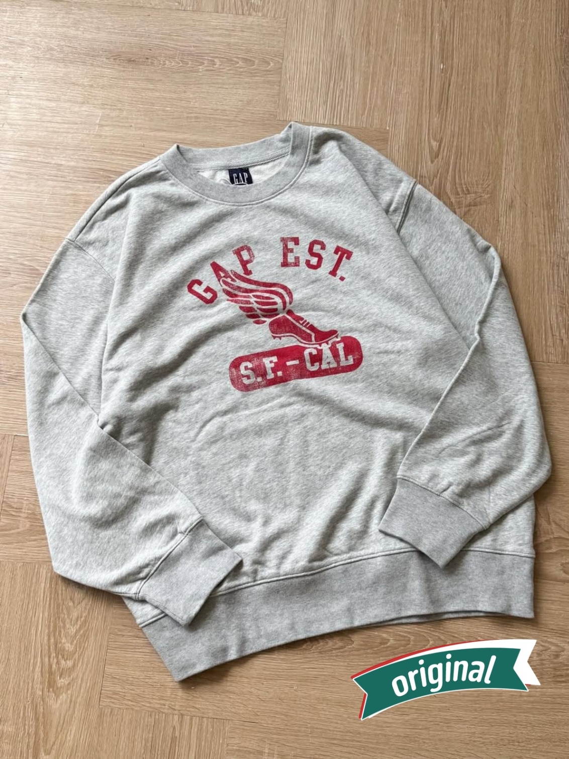 GAP Sweater Logo EST