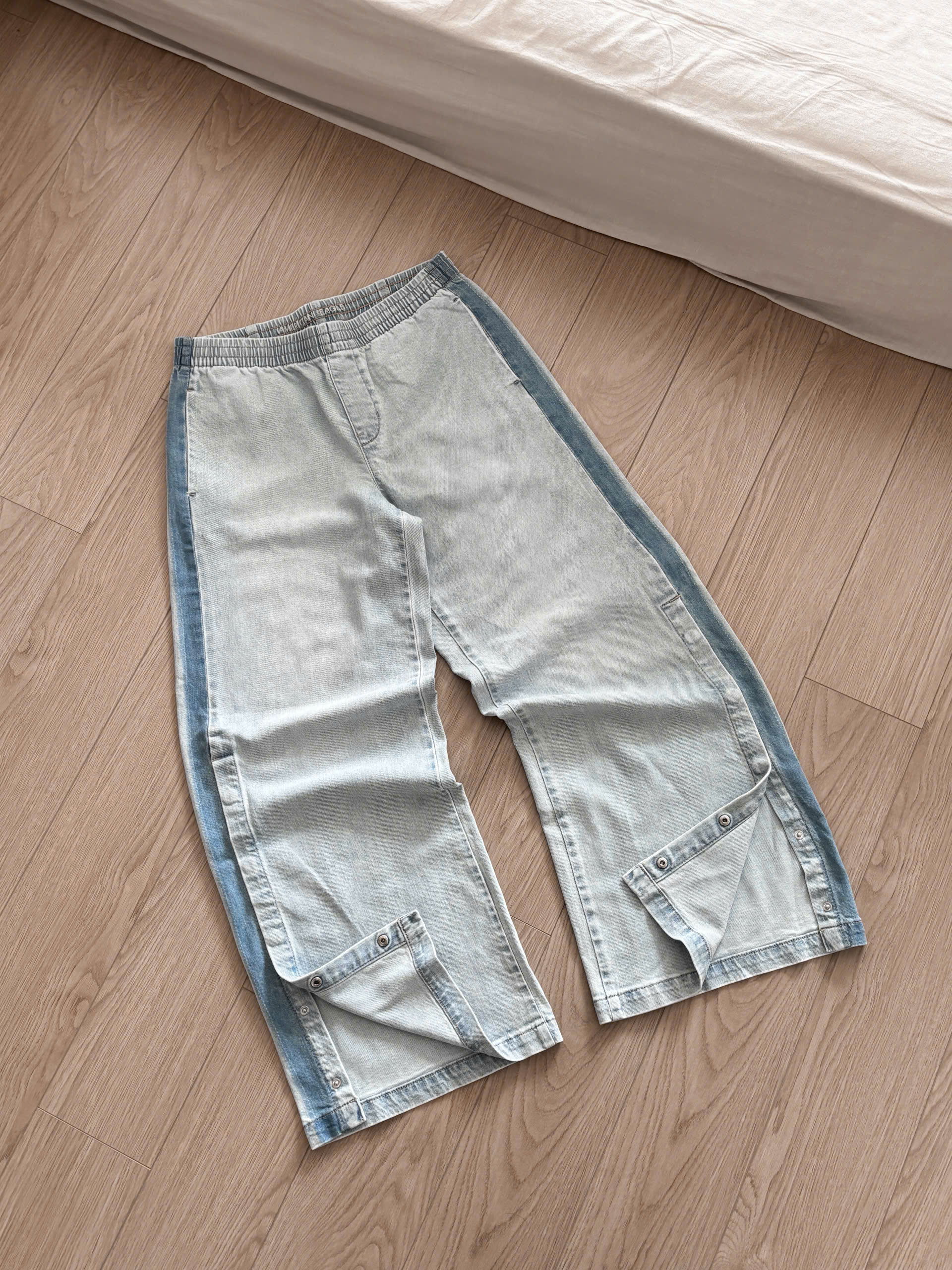 American Eagle Low-Rise Baggy