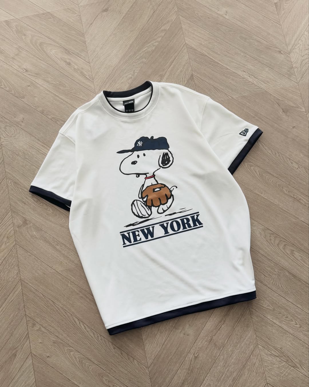 NE Tshirt Snoopy Baseball